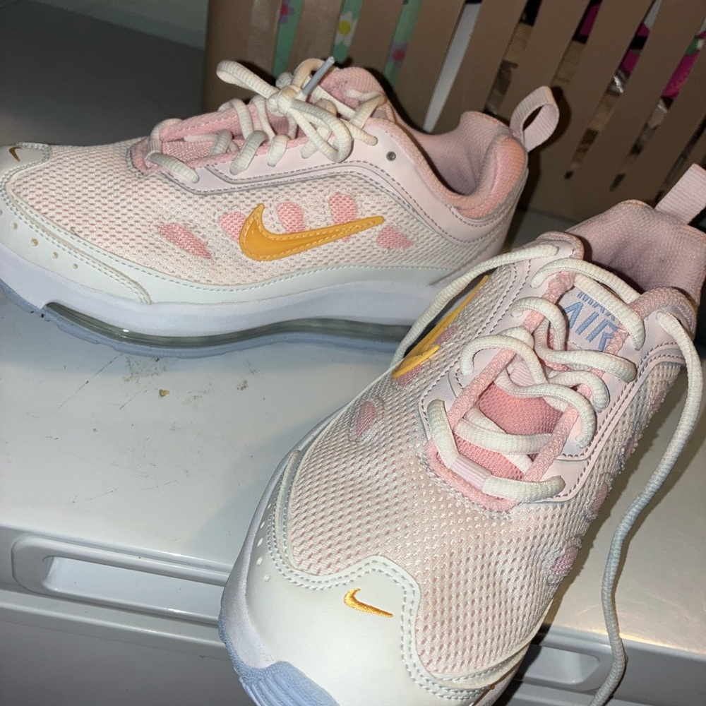 Nike Kids Sneakers in Pink and Gold